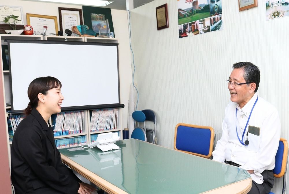 チーフ オペレーティング オフィサー　大嶽 藤一 氏 & HGT 営業部　八木なつき